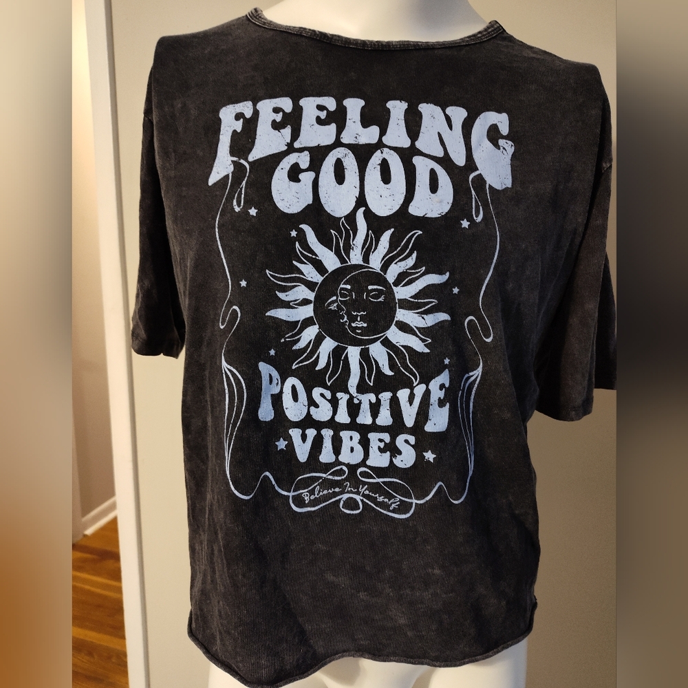 💜5/$25.00💜New Large Caution To The Wind Charcoal Tee
